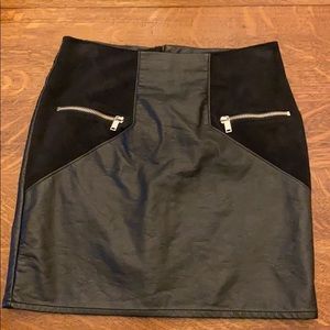 Faux leather and suede mini skirt with zippers